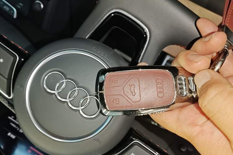 Used Audi A4L 2025 2 Million Units Enjoyment Version 40 TFSI Luxury Dynamic Edition Vehicle Key