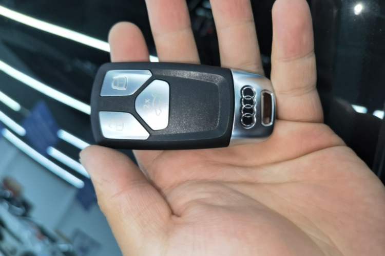 Used Audi A4L 2025 2 Million Units Enjoyment Version 40 TFSI Luxury Dynamic Edition Vehicle Key