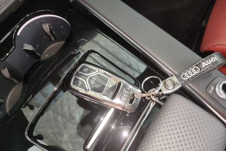Used Audi A4L 2025 2 Million Units Enjoyment Version 40 TFSI Luxury Dynamic Edition Vehicle Key