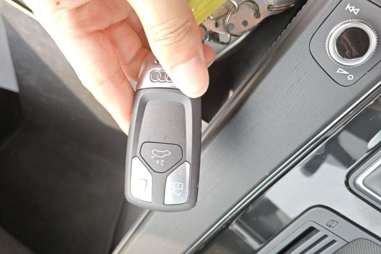 Used Audi A4L 2025 2 Million Units Enjoyment Version 40 TFSI Luxury Dynamic Edition Vehicle Key