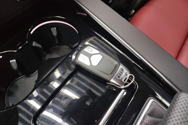 Used Audi A4L 2025 2 Million Units Enjoyment Version 40 TFSI Luxury Dynamic Edition B&O Starry Night Edition Vehicle Key