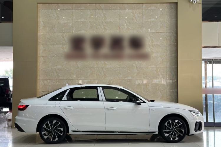 Used Audi A4L 2026 2 Million Units Yue Xiang Edition 40 TFSI Luxury Dynamic Version Exterior 4