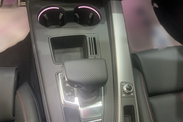 Used Audi A4L 2026 2 Million Units Yue Xiang Edition 40 TFSI Luxury Dynamic Version Gear Lever