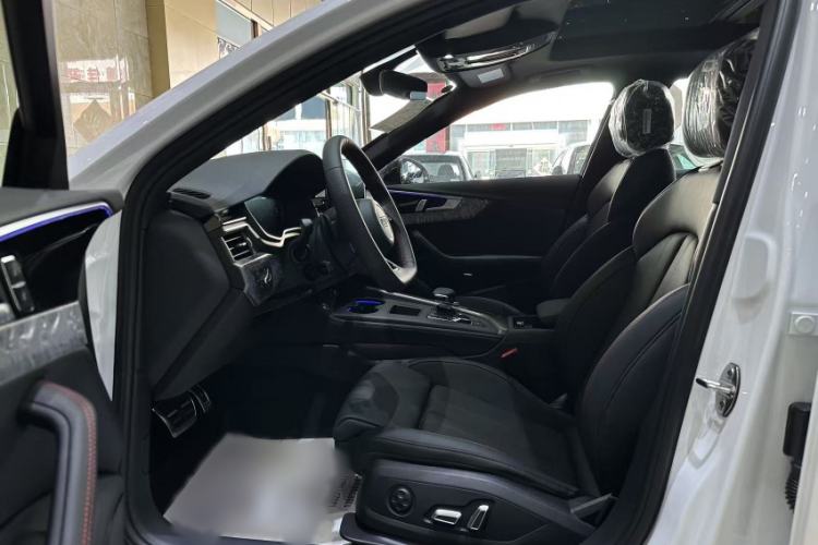 Used Audi A4L 2026 2 Million Units Yue Xiang Edition 40 TFSI Luxury Dynamic Version Interior 1
