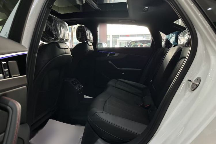 Used Audi A4L 2026 2 Million Units Yue Xiang Edition 40 TFSI Luxury Dynamic Version Interior 3