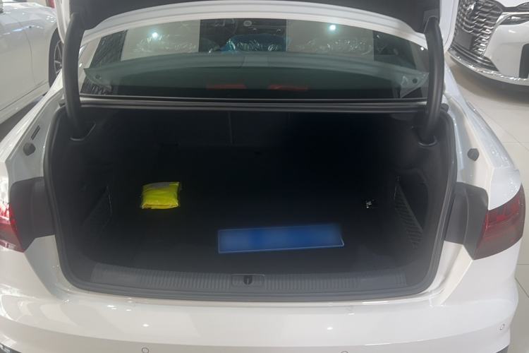 Used Audi A4L 2026 2 Million Units Yue Xiang Edition 40 TFSI Luxury Dynamic Version Trunk