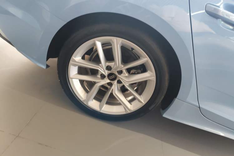 Used Audi A5 2023 Sportback 40 TFSI Fashionable and Dynamic Model Right Rear Wheel Hub