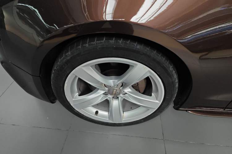 Used Audi A5 2016 Restyled Sportback 45 TFSI Comfort Version Left Front Wheel Hub