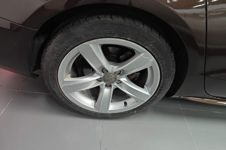 Used Audi A5 2016 Restyled Sportback 45 TFSI Comfort Version Right Rear Wheel Hub