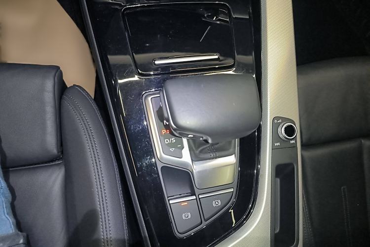 Used Audi A5 2023 Sportback 40 TFSI Fashionable and Dynamic Model Gear Lever