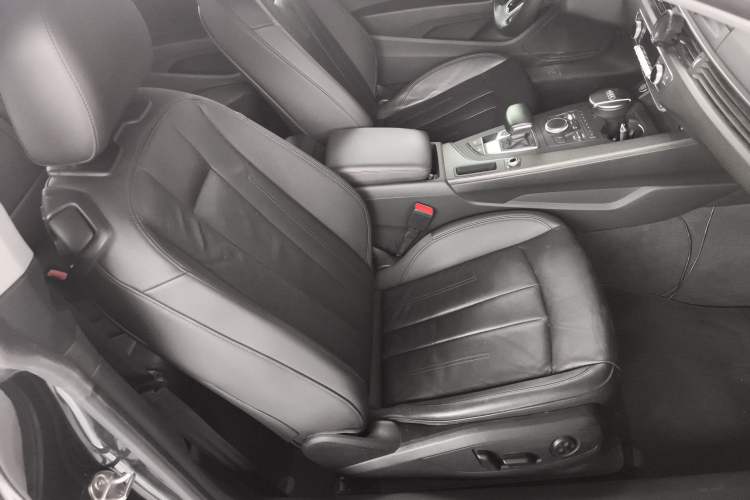 Used Audi A5 2019 Coupe 40 TFSI Fashion Edition China V Emission Standard Right Front Seat
