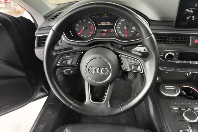 Used Audi A5 2019 Coupe 40 TFSI Fashion Edition China V Emission Standard Steering Wheel