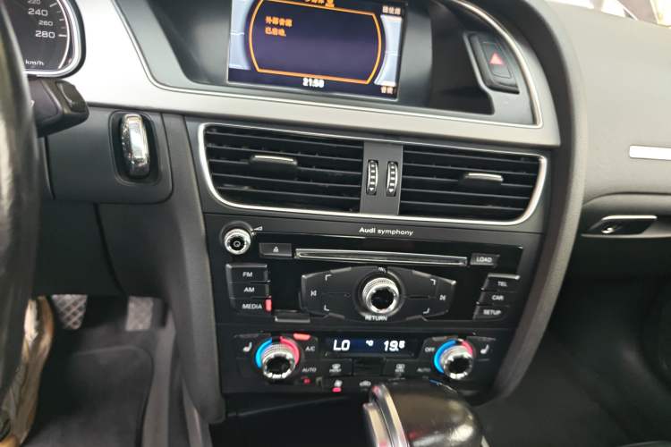 Used Audi A5 2014 Sportback 45 TFSI Audio And AC Panel