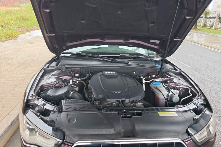 Used Audi A5 2014 Sportback 45 TFSI Engine Bay