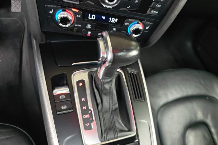 Used Audi A5 2014 Sportback 45 TFSI Gear Lever