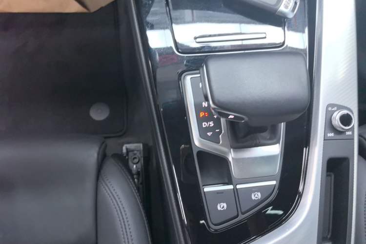 Used Audi A5 2023 Sportback 40 TFSI Fashionable and Dynamic Model Gear Lever