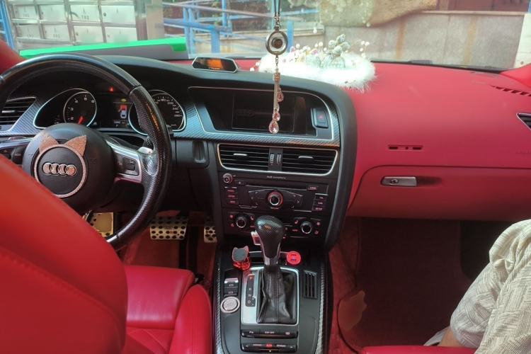 Used Audi A5 2008 3.2 coupe Center Console