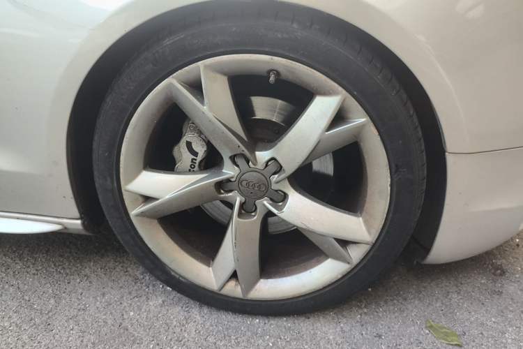Used Audi A5 2008 3.2 coupe Right Front Wheel Hub