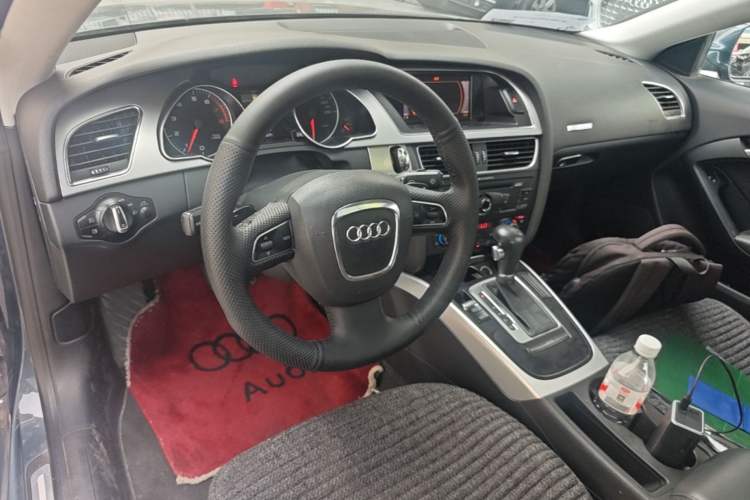 Used Audi A5 2009 2.0TFSI coupe Center Console