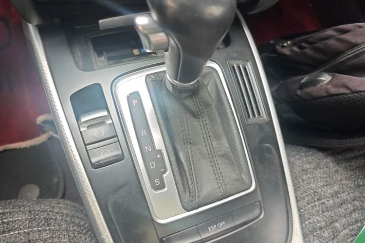 Used Audi A5 2009 2.0TFSI coupe Gear Lever