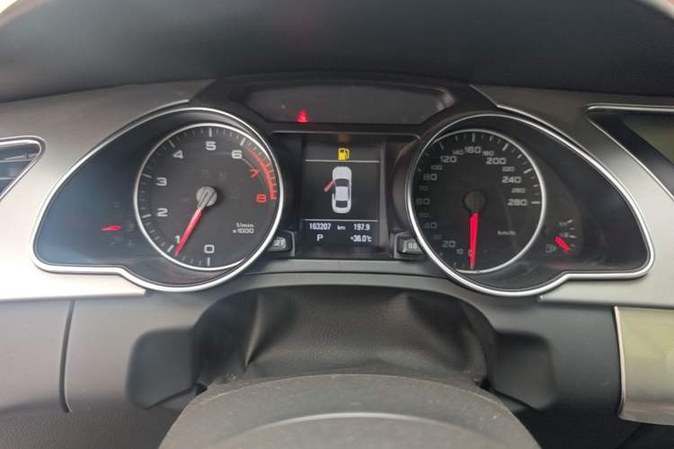 Used Audi A5 2009 2.0TFSI coupe Odometer Close Up