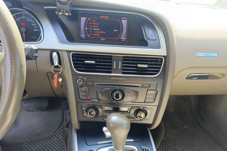 Used Audi A5 2009 2.0TFSI coupe Audio And AC Panel