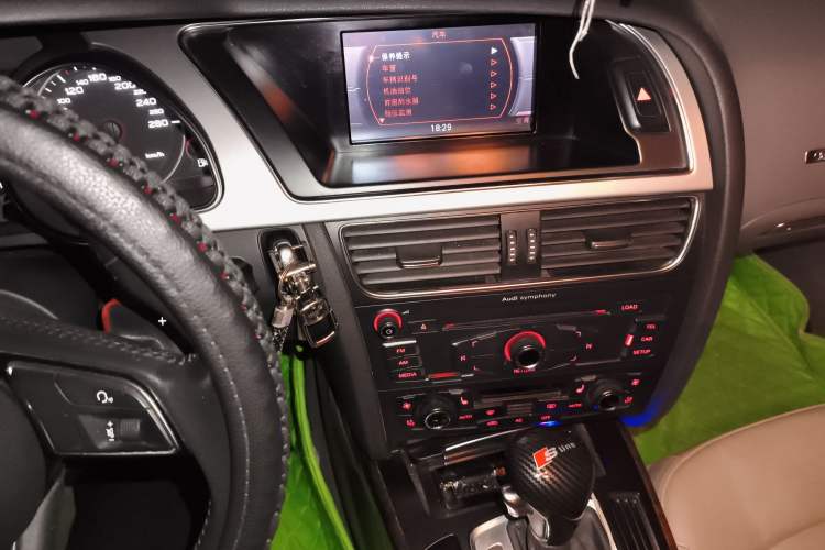 Used Audi A5 2009 2.0TFSI coupe Audio And AC Panel