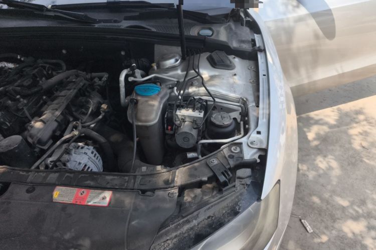 Used Audi A5 2009 2.0TFSI coupe Engine Bay Left