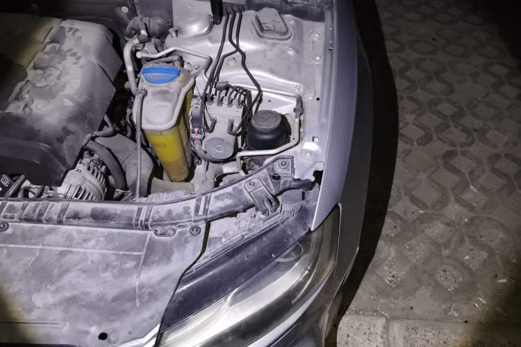 Used Audi A5 2009 2.0TFSI coupe Engine Bay Left