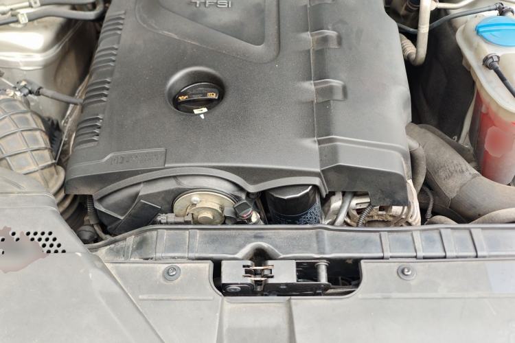 Used Audi A5 2009 2.0TFSI coupe Engine Bay
