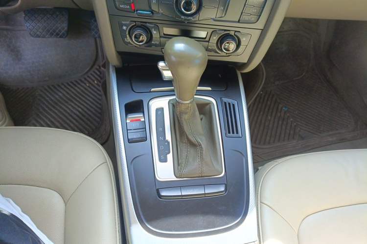 Used Audi A5 2009 2.0TFSI coupe Gear Lever