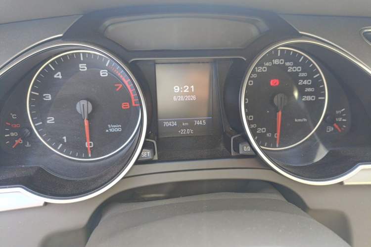 Used Audi A5 2009 2.0TFSI coupe Odometer Close Up
