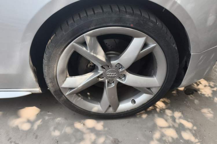 Used Audi A5 2009 2.0TFSI coupe Right Front Wheel Hub