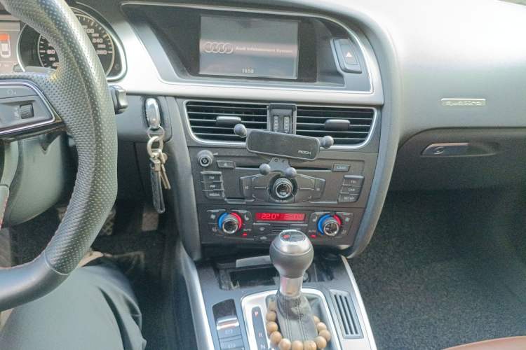Used Audi A5 2010 3.2 coupe quattro Audio And AC Panel