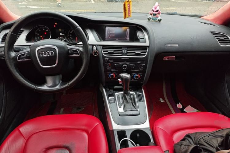 Used Audi A5 2010 2.0TFSI Sportback Comfort Model Center Console