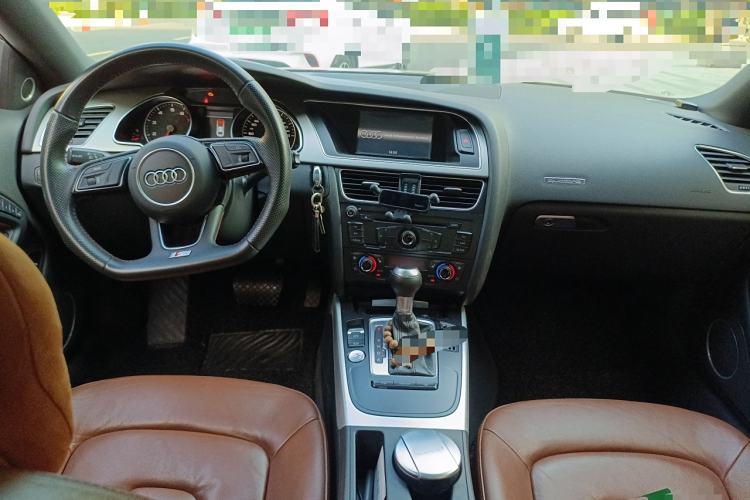 Used Audi A5 2010 3.2 coupe quattro Center Console