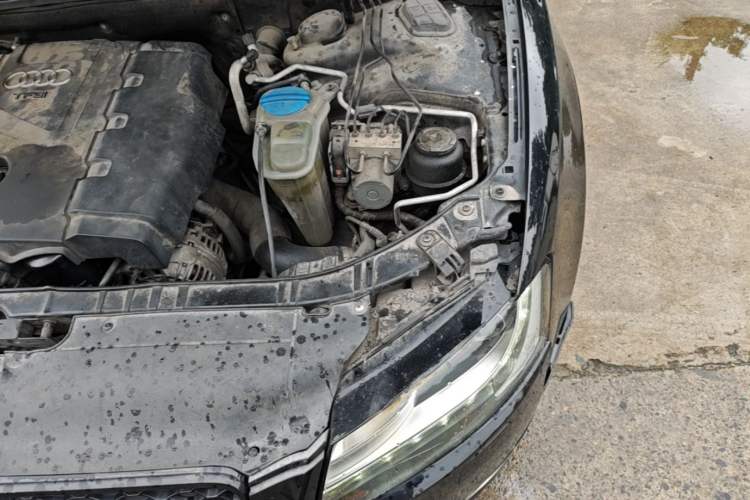 Used Audi A5 2010 2.0TFSI Sportback Comfort Model Engine Bay Left