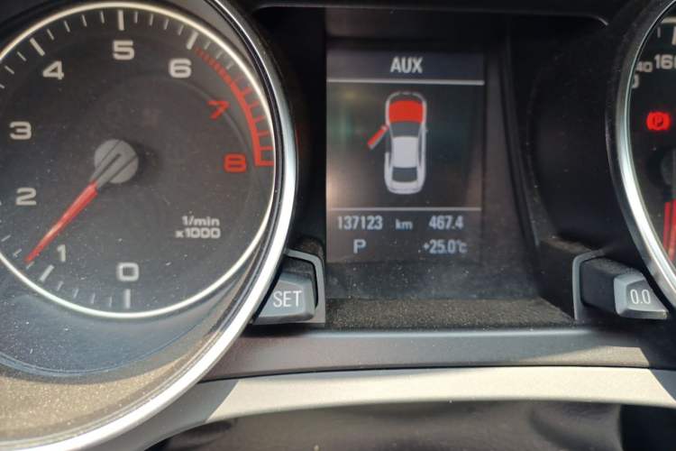 Used Audi A5 2010 3.2 coupe quattro Odometer Close Up