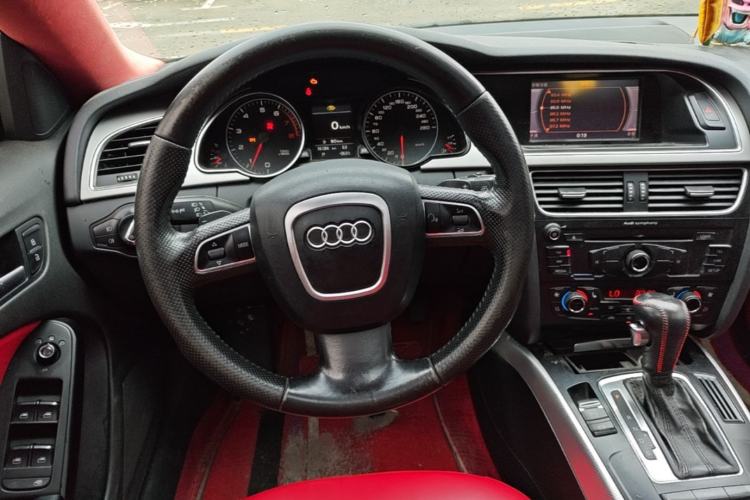 Used Audi A5 2010 2.0TFSI Sportback Comfort Model Steering Wheel
