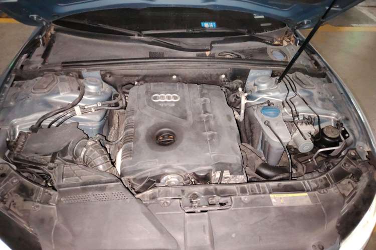Used Audi A5 2010 2.0TFSI Sportback Luxury Model Engine Bay