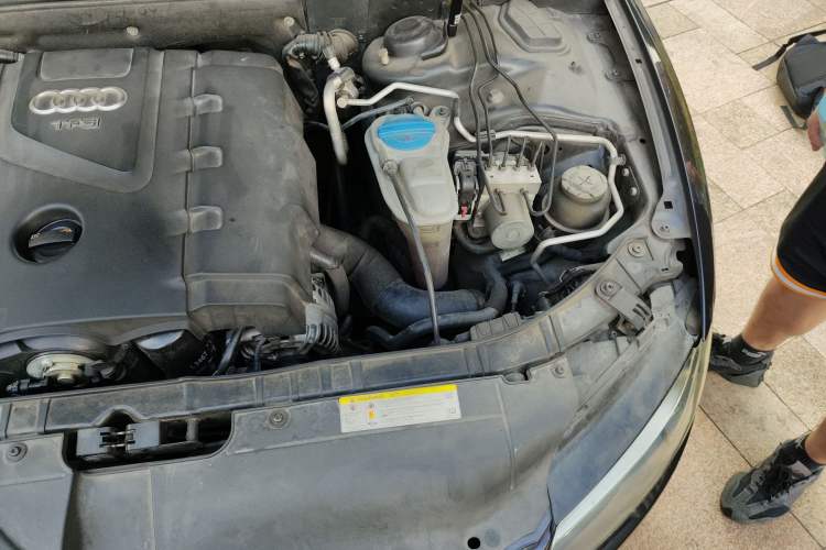 Used Audi A5 2010 2.0TFSI Sportback Comfort Model Engine Bay Left