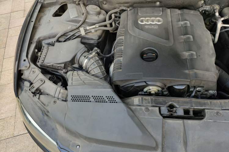 Used Audi A5 2010 2.0TFSI Sportback Comfort Model Engine Bay Right