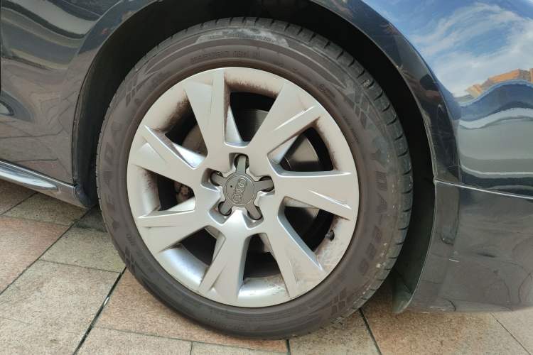 Used Audi A5 2010 2.0TFSI Sportback Comfort Model Right Front Wheel Hub
