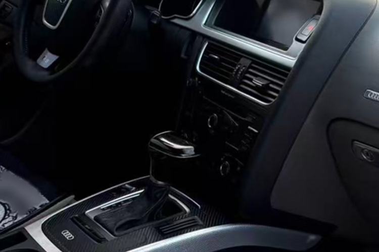 Used Audi A5 2010 2.0TFSI Coupe Audio And AC Panel