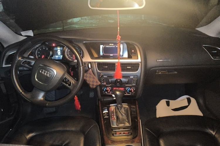 Used Audi A5 2010 2.0TFSI Coupe Center Console