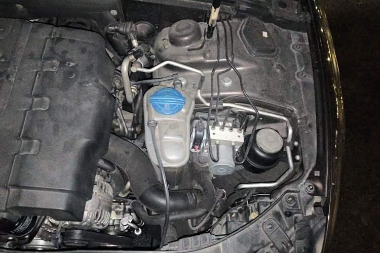 Used Audi A5 2010 2.0TFSI Coupe Engine Bay Left
