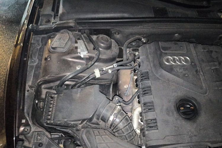 Used Audi A5 2010 2.0TFSI Coupe Engine Bay Right