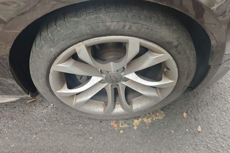 Used Audi A5 2010 2.0TFSI Sportback Comfort Model Right Front Wheel Hub