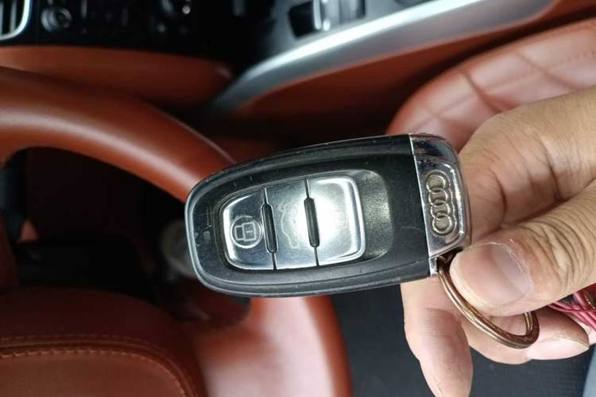 Used Audi A5 2010 2.0TFSI Cabriolet Vehicle Key