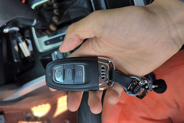 Used Audi A5 2010 2.0TFSI Cabriolet Vehicle Key